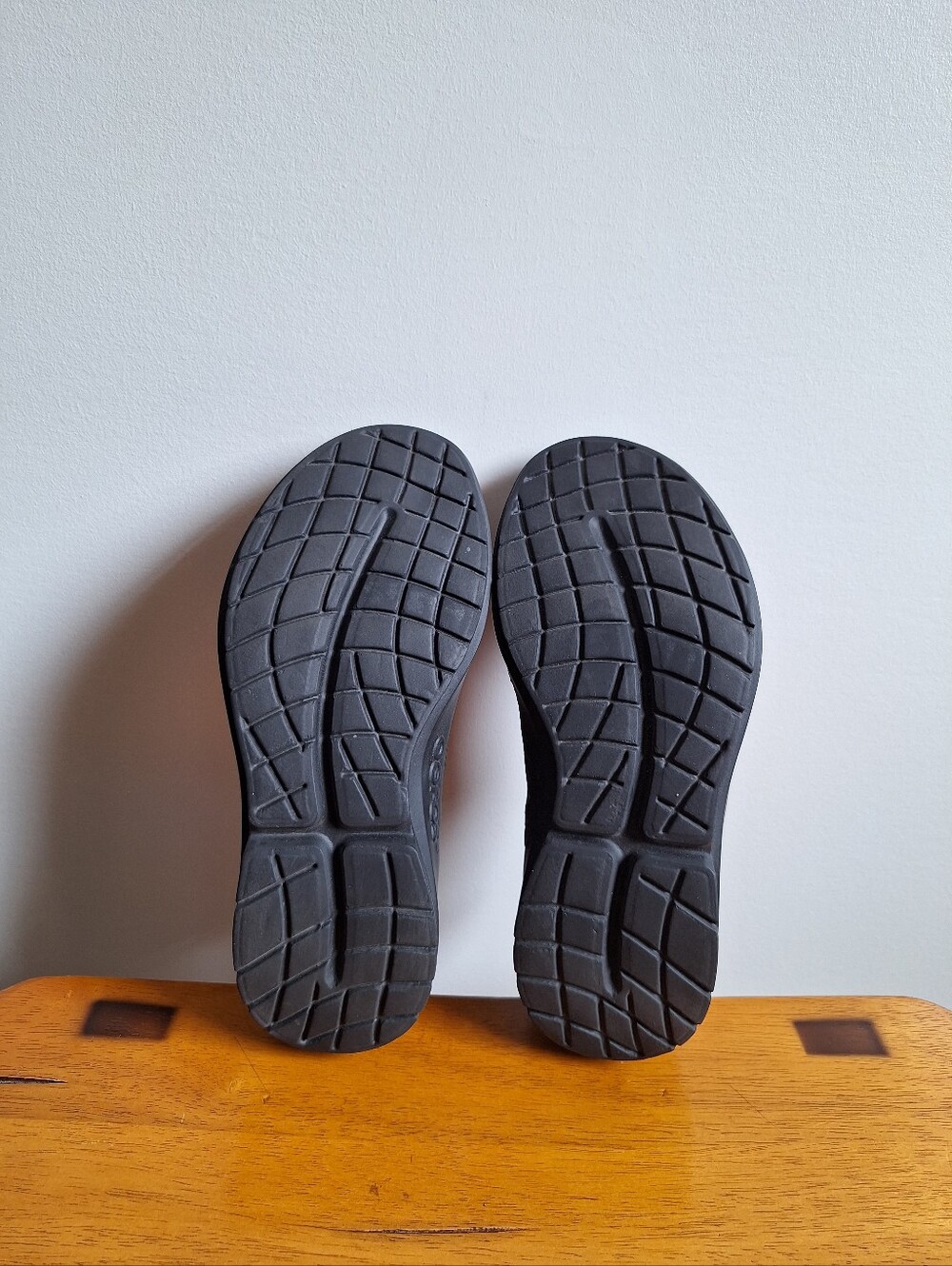 OOFOS OOmg eeZee Low Recovery Shoe - Women’s Size 9W - Picture 6 of 12